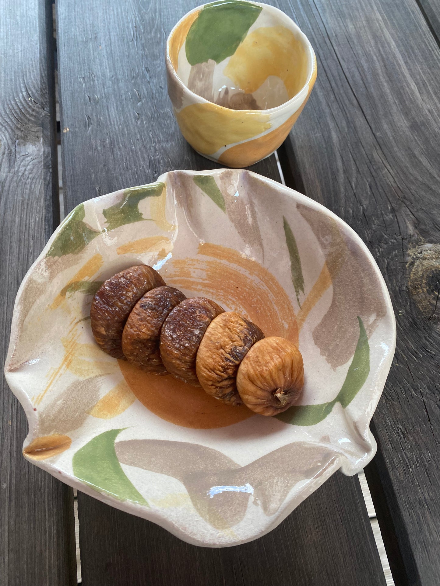 Tasse de thé, coupelle courbée