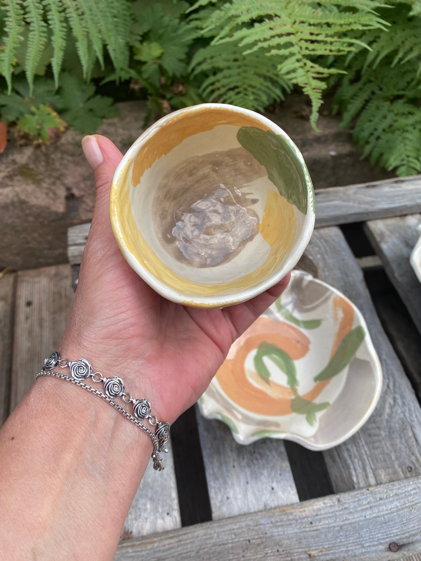 Tasse de thé, coupelle courbée