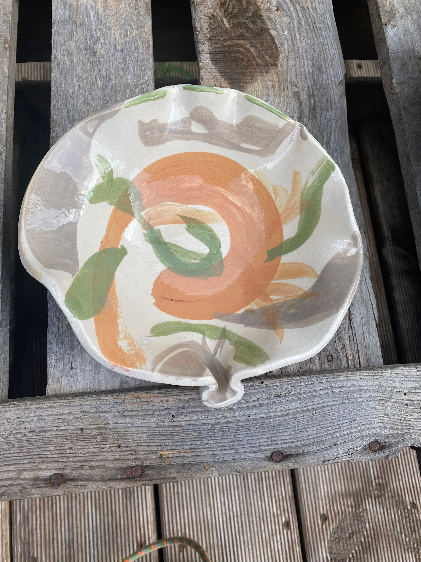 Tasse de thé, coupelle courbée