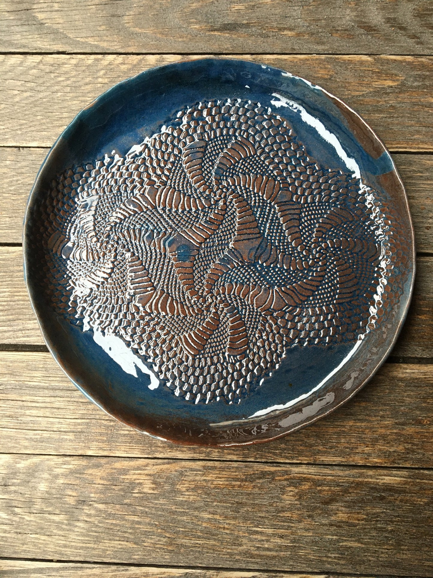 Assiette motif dentelle