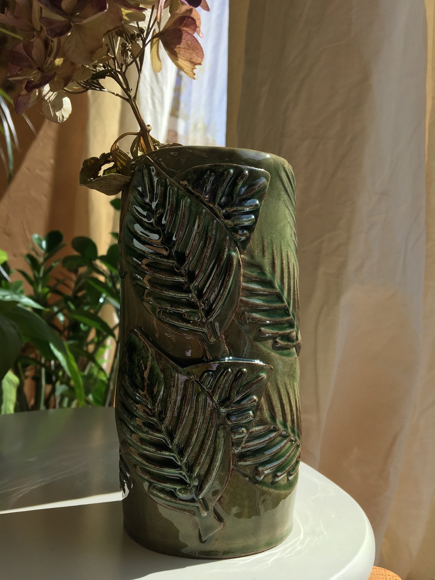 Vase, motifs feuilles