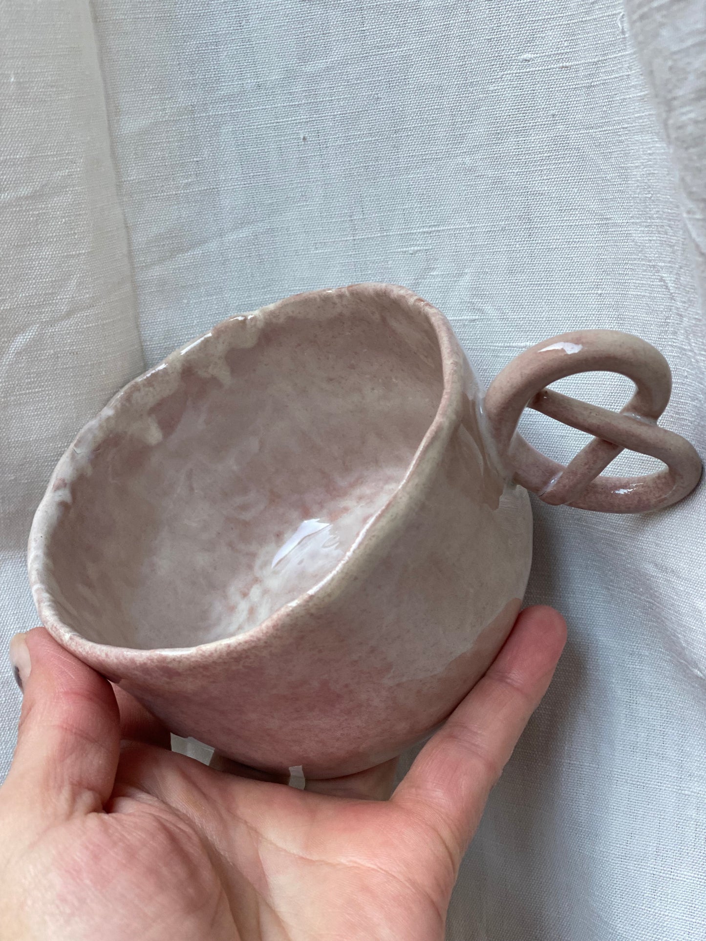 tasse avec anse bretzel