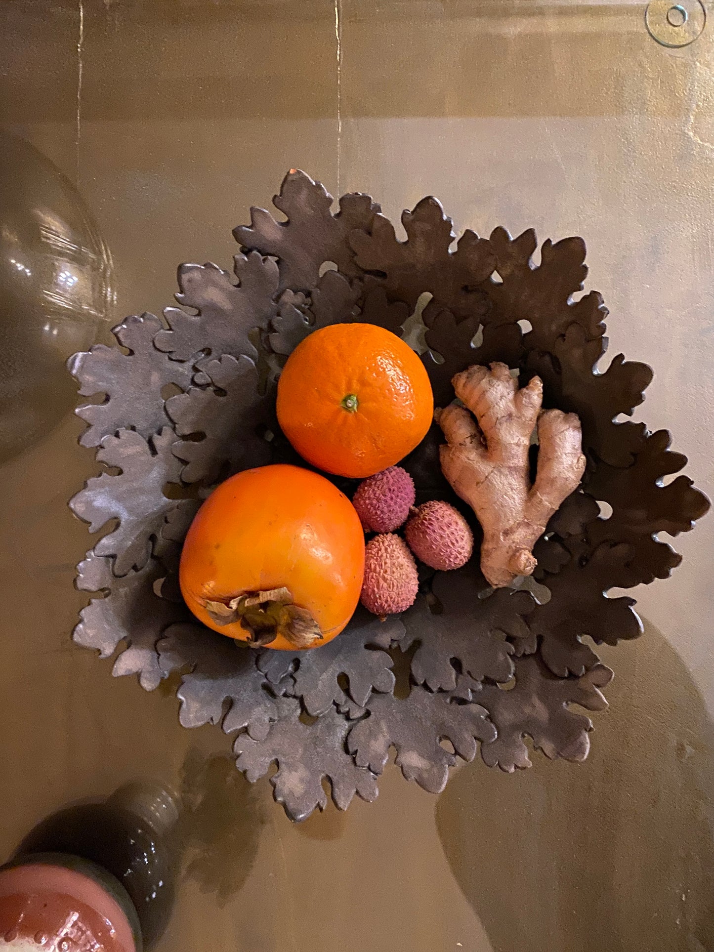 Coupe de fruits, feuilles de vigne