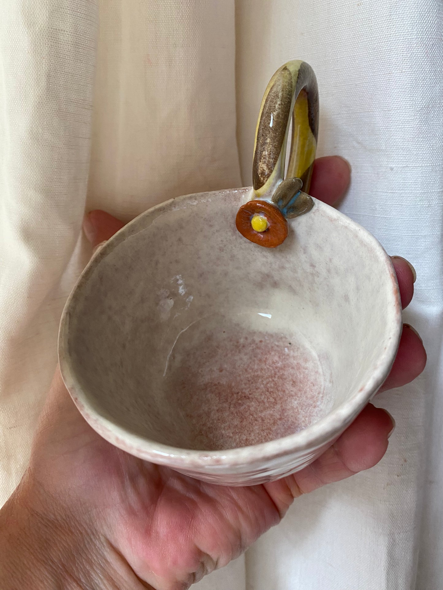 Tasse avec une fleur