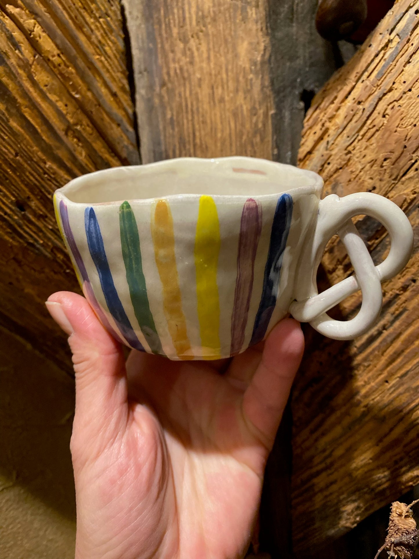 Tasse avec anse bretzel