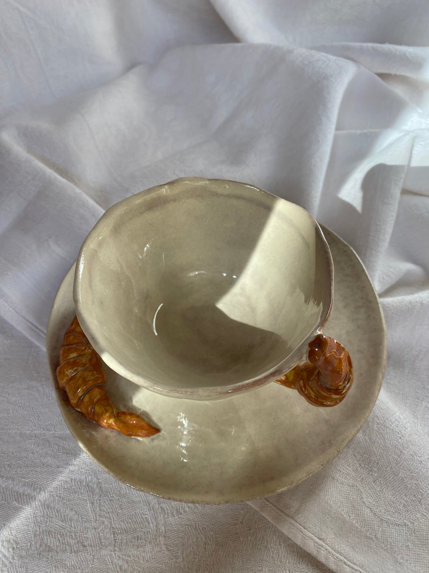 Tasse avec soucoupe à croissant