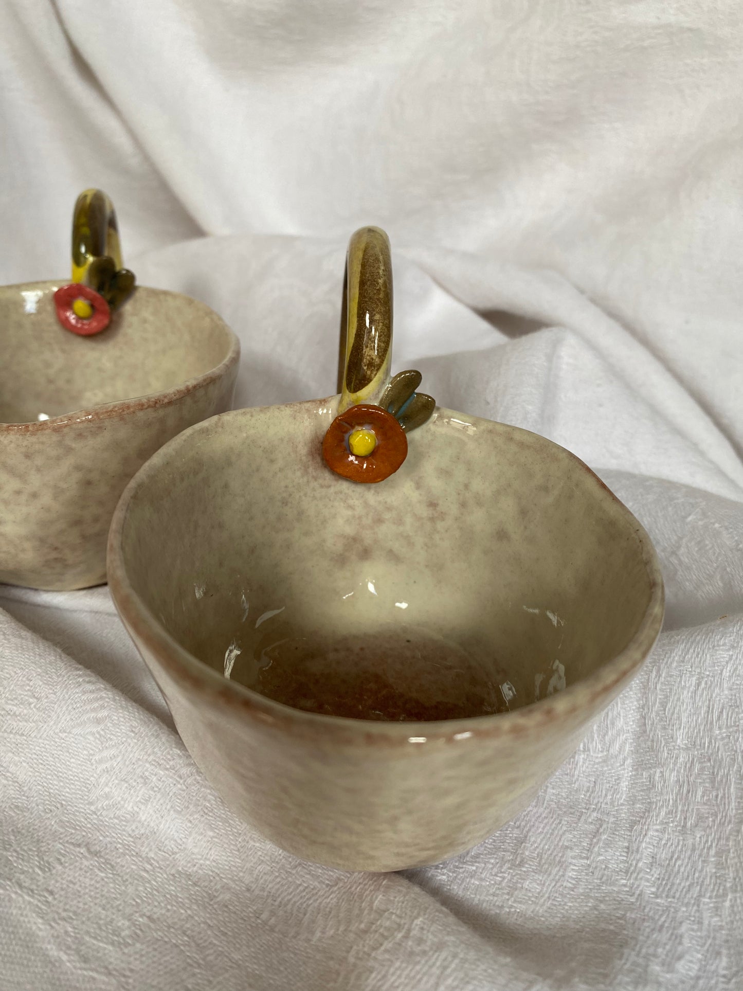 Tasse avec une fleur