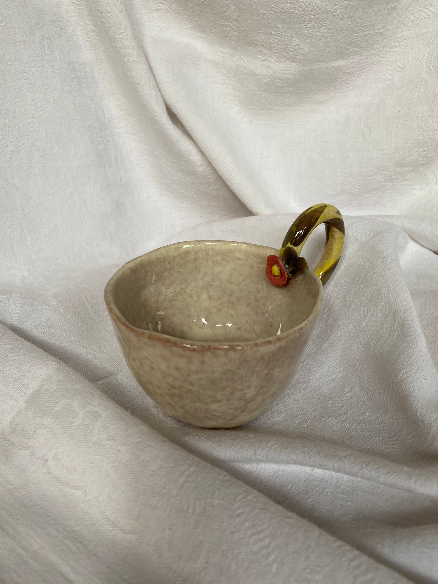 Tasse avec une fleur