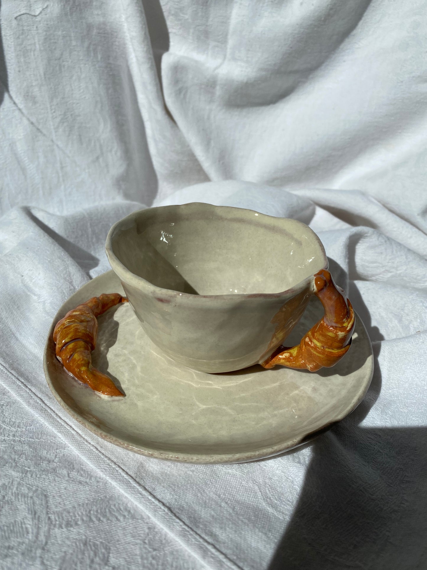 Tasse avec soucoupe à croissant