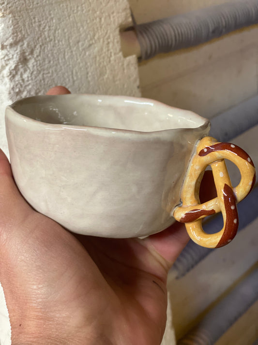 Tasse à café avec anse bretzel 🥨