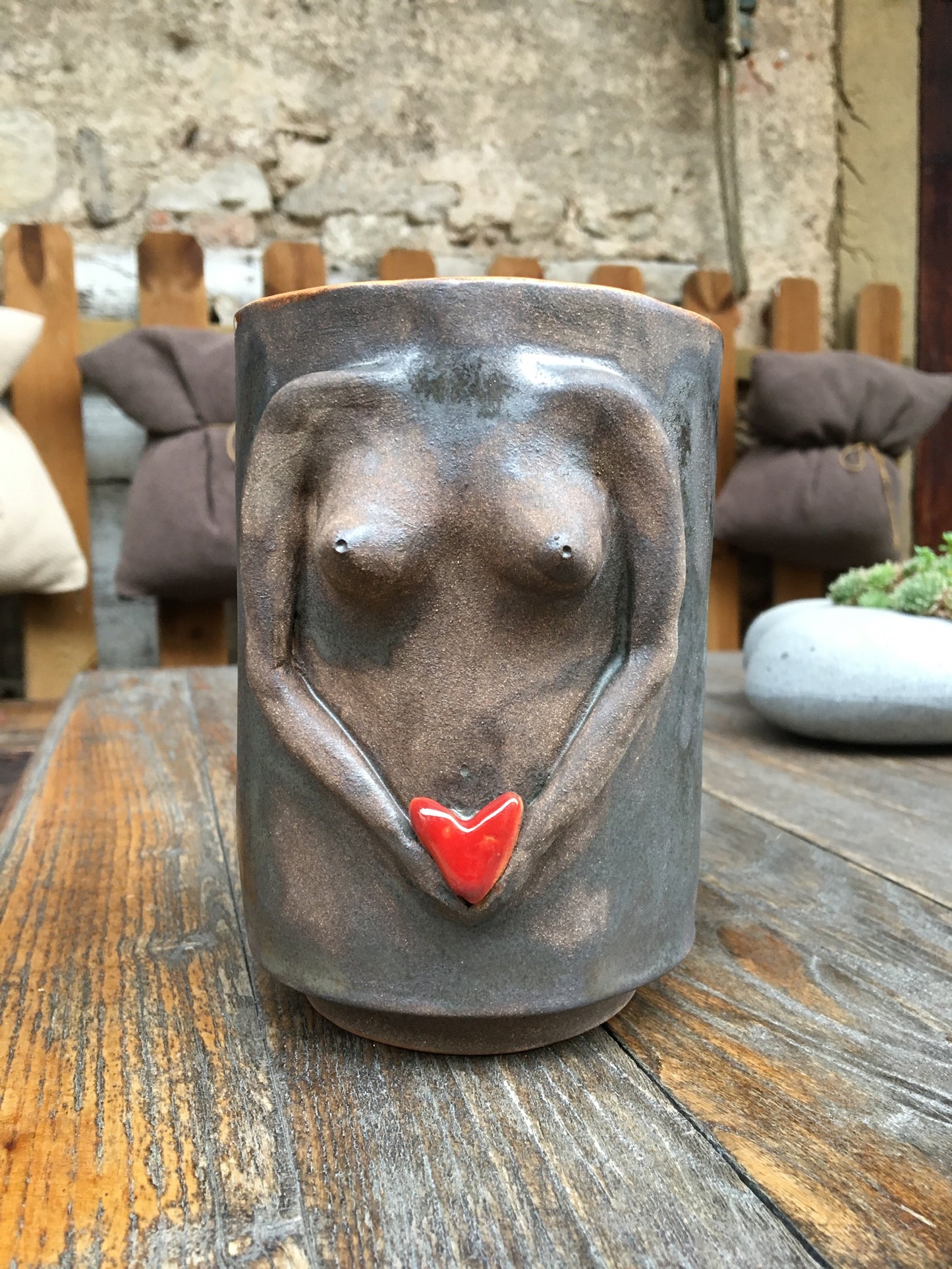Vase, la femme et le coeur