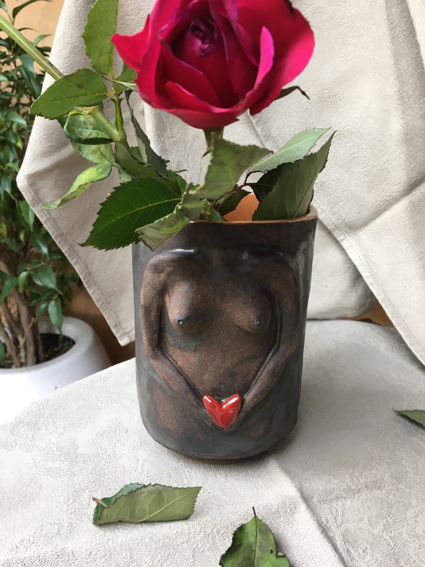 Vase, la femme et le coeur