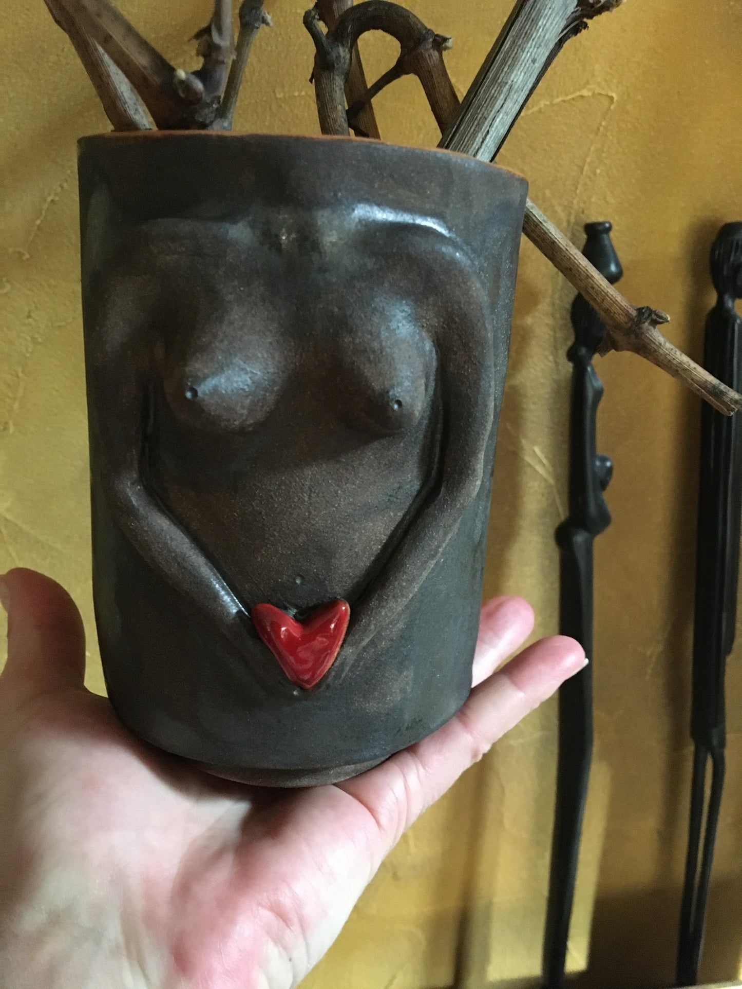 Vase, la femme et le coeur