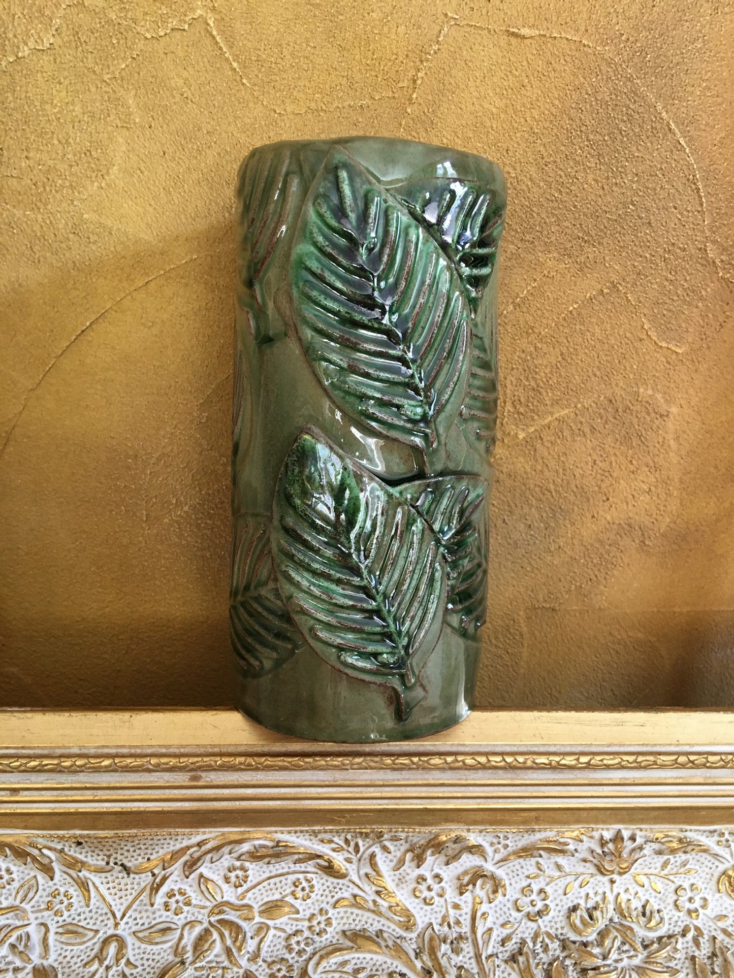 Vase, motifs feuilles