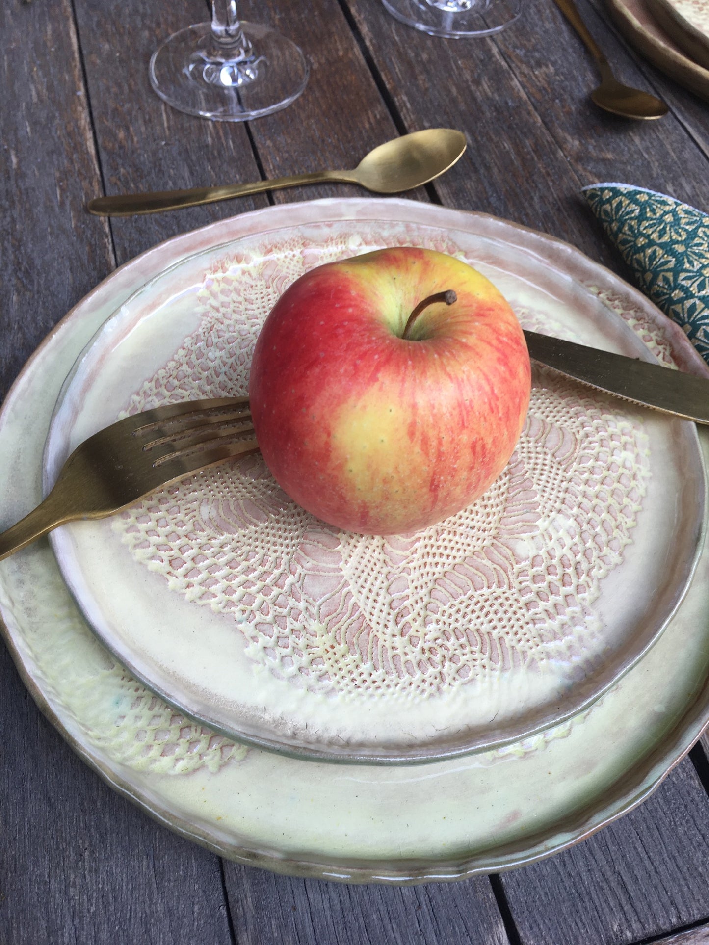 assiette motif dentelle