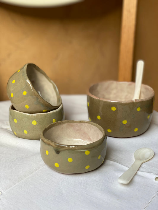 Sucrier avec trois petites tasses