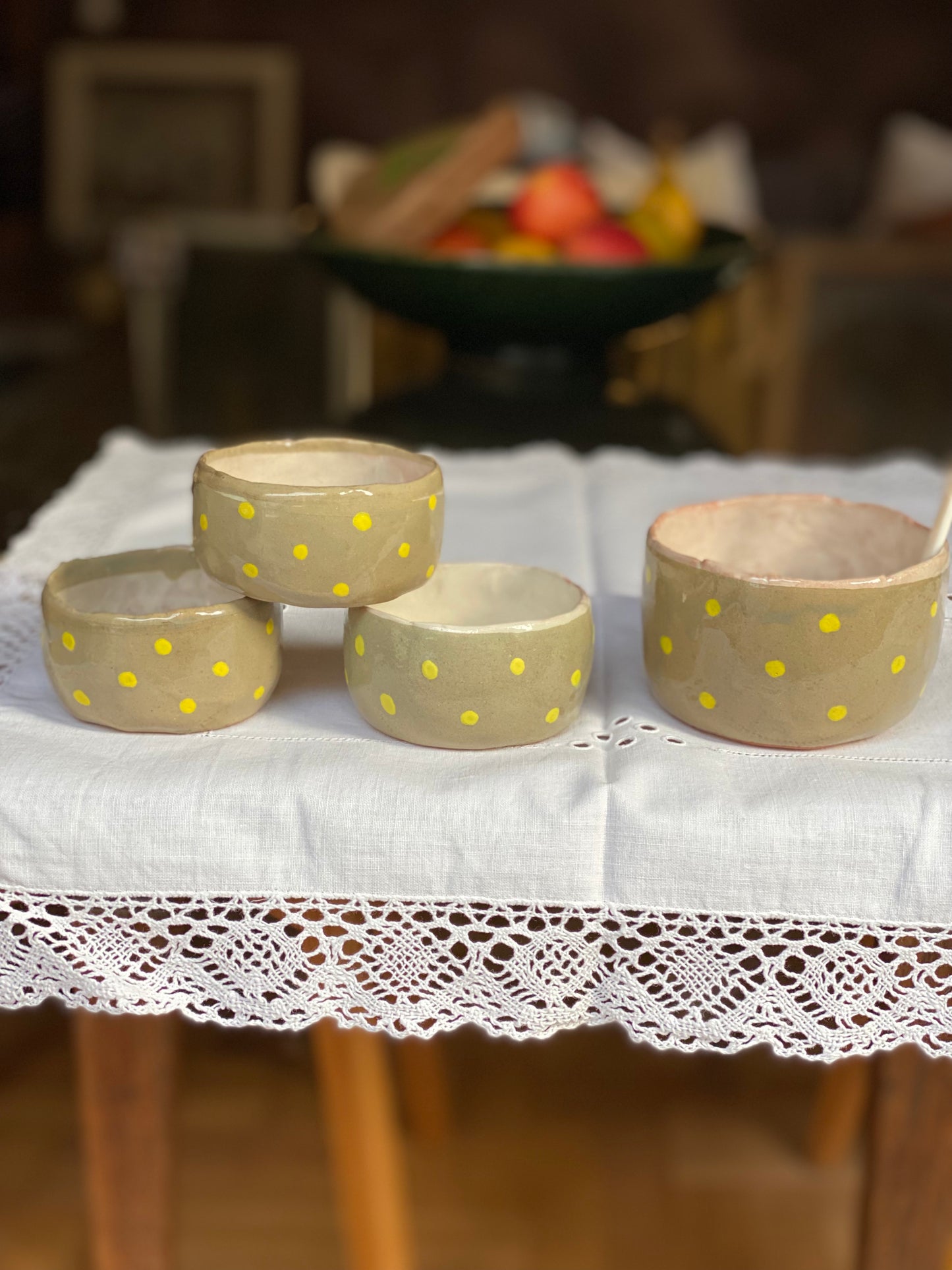 Sucrier avec trois petites tasses
